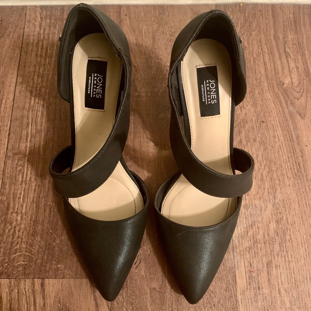 NWOT Jones New York side strap stilettos
